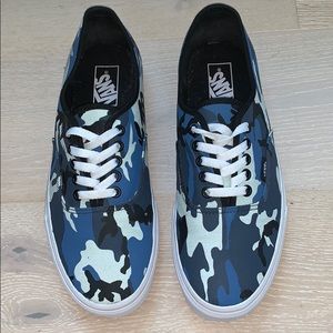 EUC - Vans Pop Camo Authentic Sneakers Sz 10/US